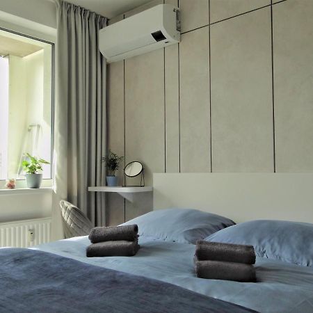 Top Urban Apartment - Free Parking, Green Energy, Modern Style Bratislava Exterior photo