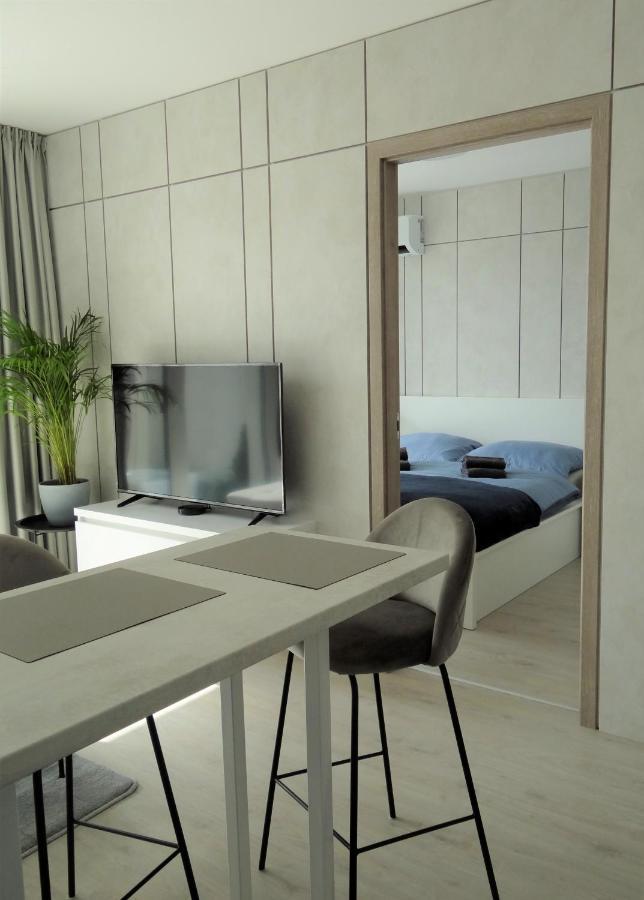 Top Urban Apartment - Free Parking, Green Energy, Modern Style Bratislava Exterior photo