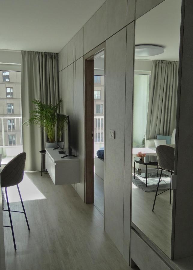 Top Urban Apartment - Free Parking, Green Energy, Modern Style Bratislava Exterior photo