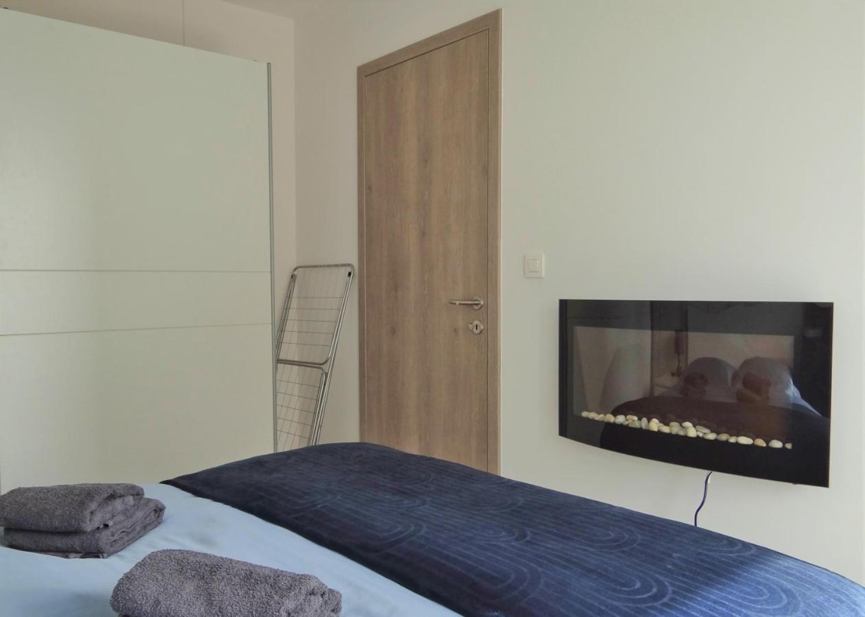 Top Urban Apartment - Free Parking, Green Energy, Modern Style Bratislava Exterior photo