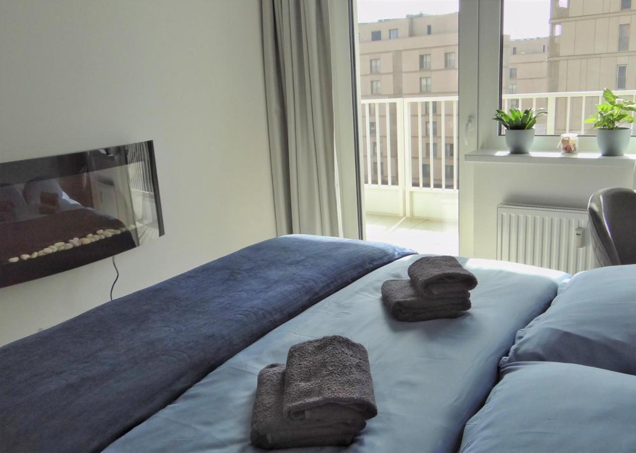 Top Urban Apartment - Free Parking, Green Energy, Modern Style Bratislava Exterior photo