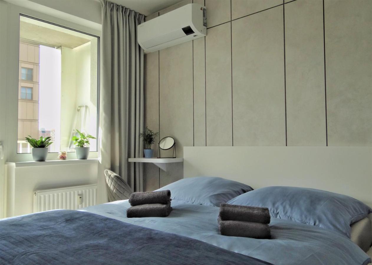 Top Urban Apartment - Free Parking, Green Energy, Modern Style Bratislava Exterior photo