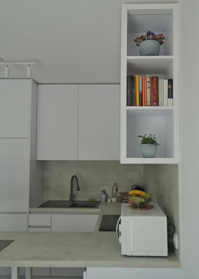 Top Urban Apartment - Free Parking, Green Energy, Modern Style Bratislava Exterior photo