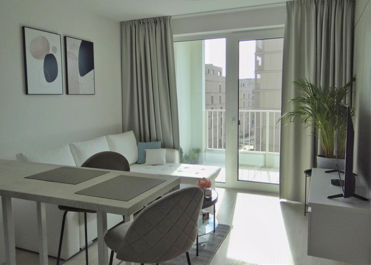 Top Urban Apartment - Free Parking, Green Energy, Modern Style Bratislava Exterior photo